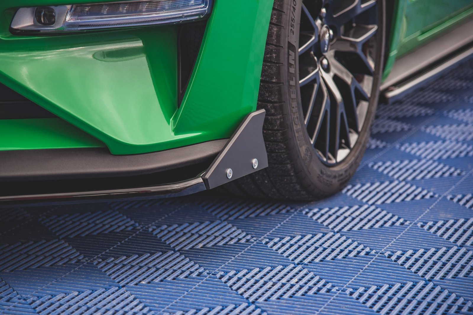 Splitter Delantero + Flaps Aerodinámicos Ford Mustang GT Mk6 Facelift - Imagen 3