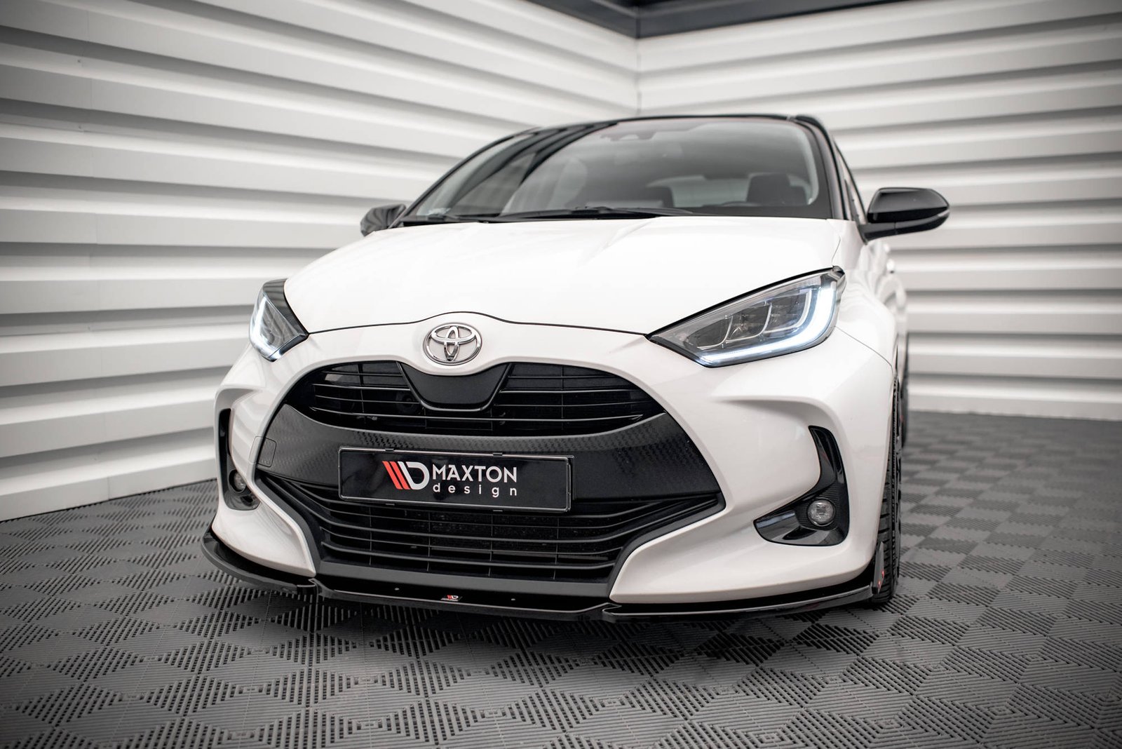 Splitter Delantero + Flaps Aerodinámicos Toyota Yaris Mk4