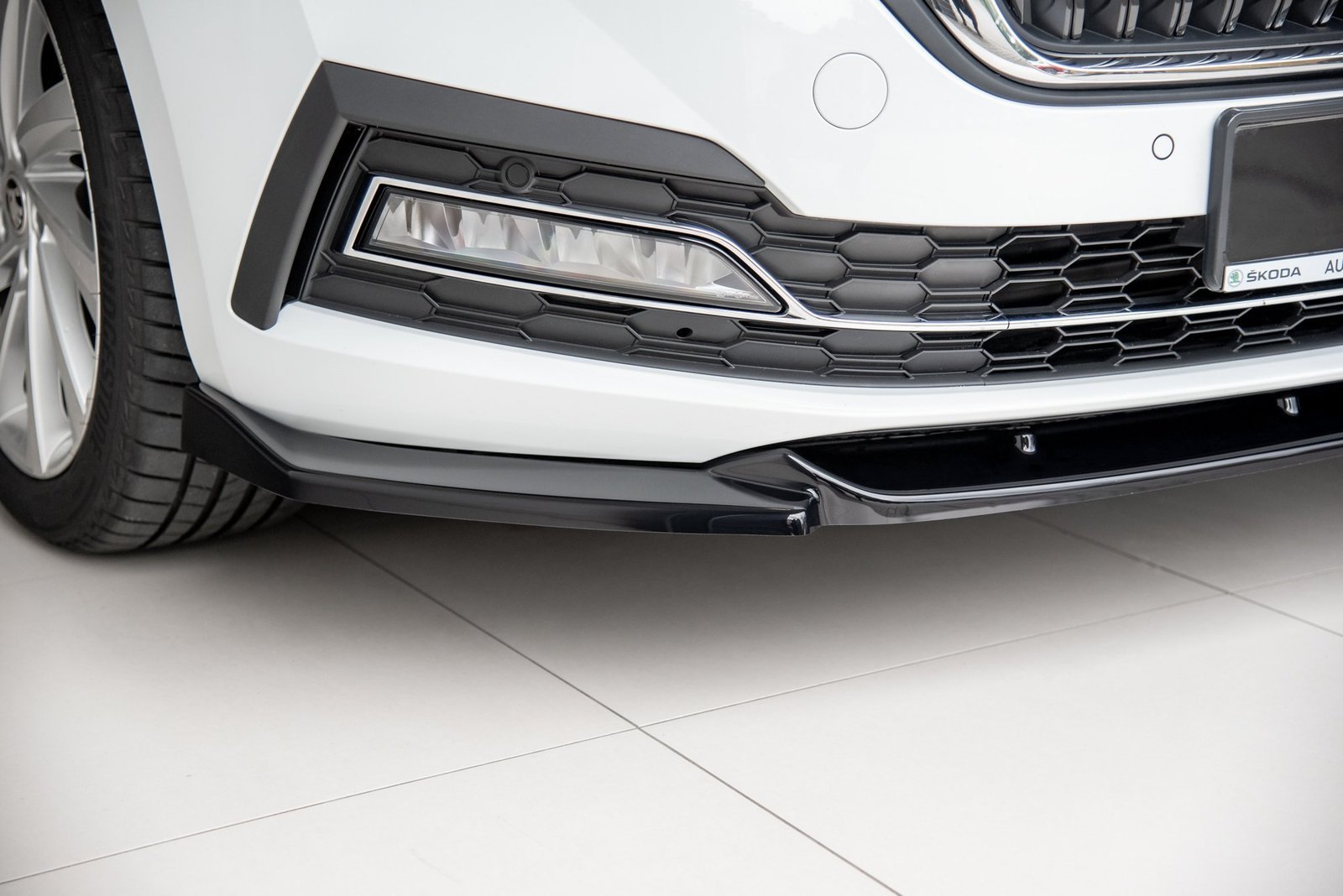 Splitter Delantero Skoda Octavia Mk4 - Imagen 4