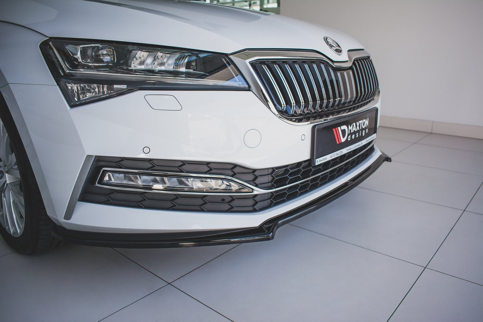Splitter Delantero Skoda Superb Liftback / Combi Mk3 Facelift - Imagen 2