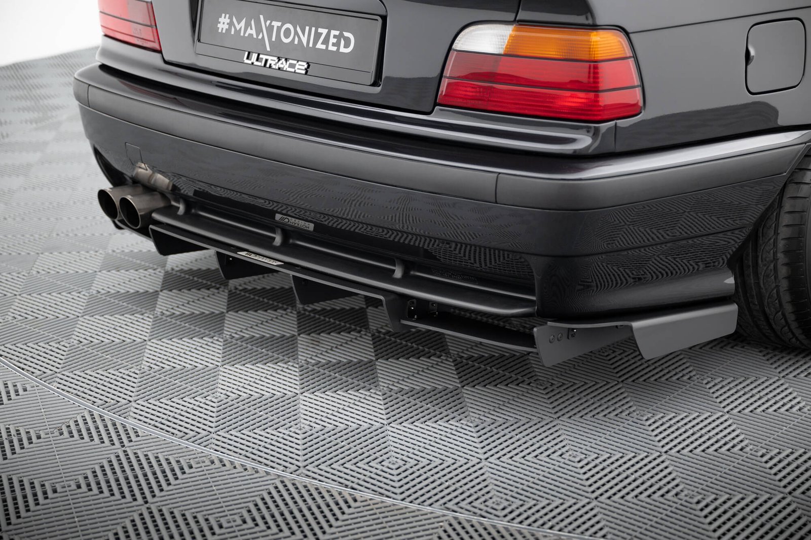 Rear Diffuser BMW M3 / 3 M-Pack Coupe / Cabrio E36 - Imagen 2