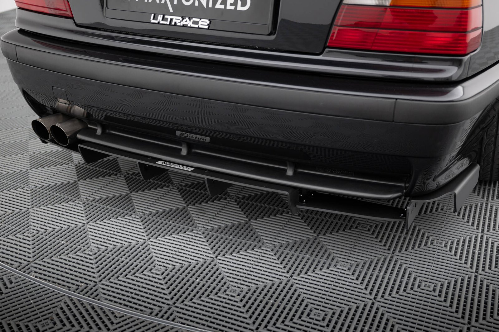 Rear Diffuser BMW M3 / 3 M-Pack Coupe / Cabrio E36 - Imagen 5