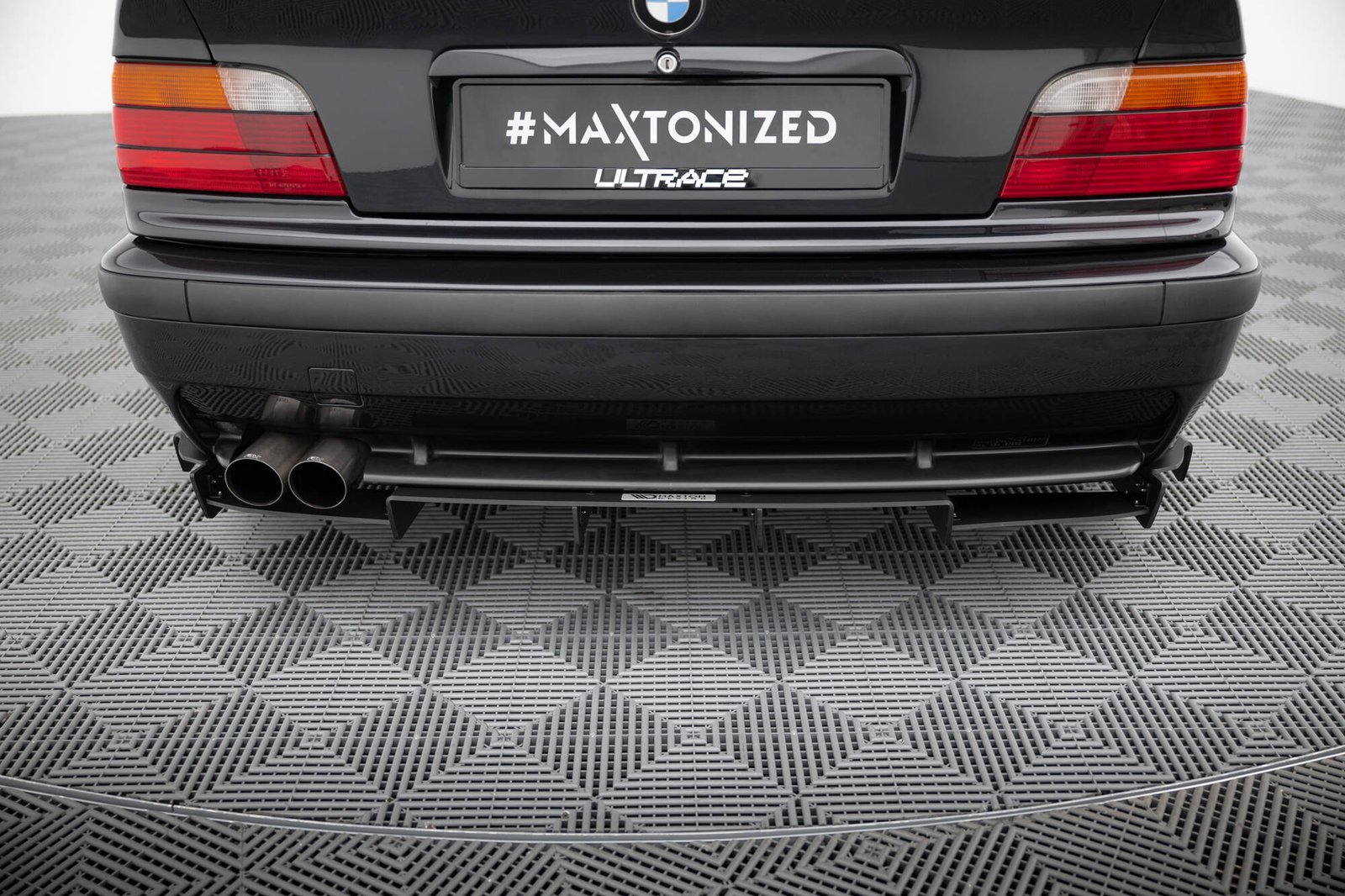 Rear Diffuser BMW M3 / 3 M-Pack Coupe / Cabrio E36 - Imagen 7