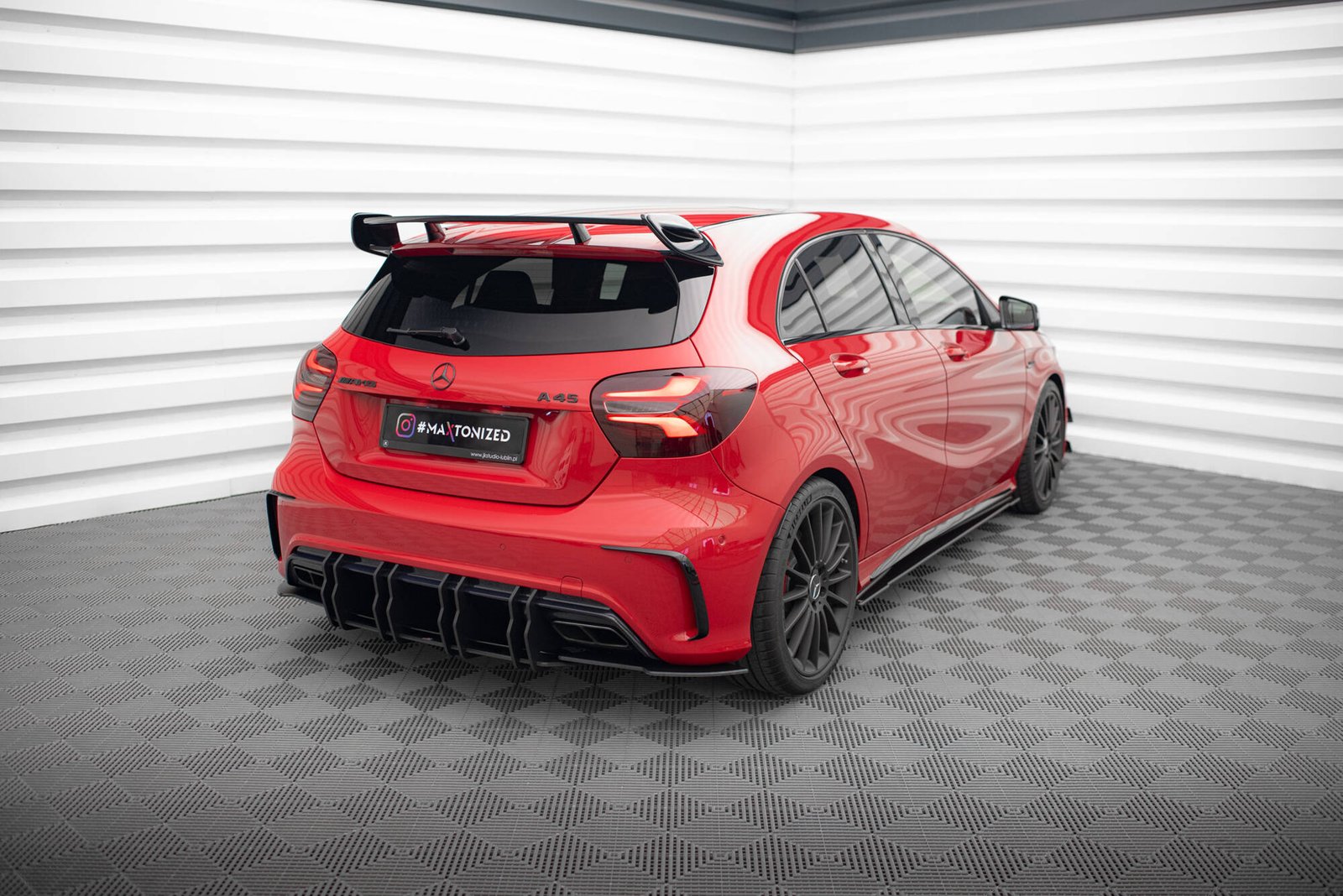 Splitters Laterales Traseros Mercedes A W176 AMG Facelift - Imagen 4