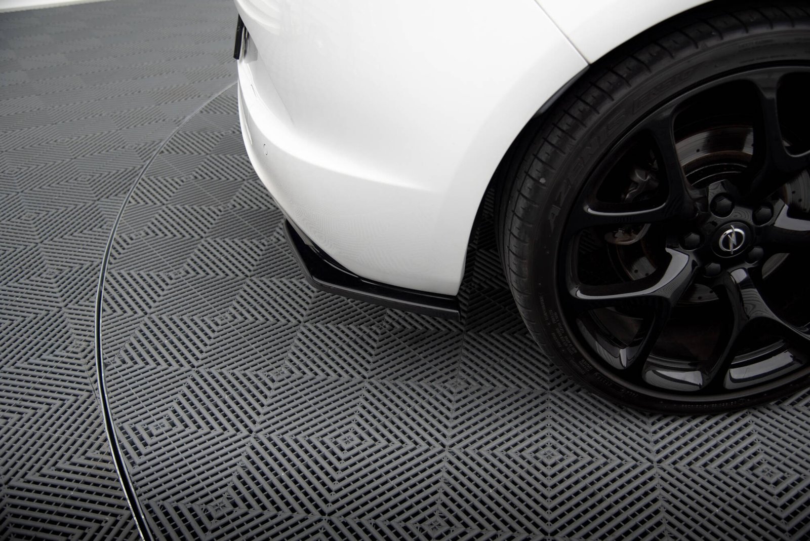 Splitters Laterales Traseros Opel Astra J OPC / VXR - Imagen 3