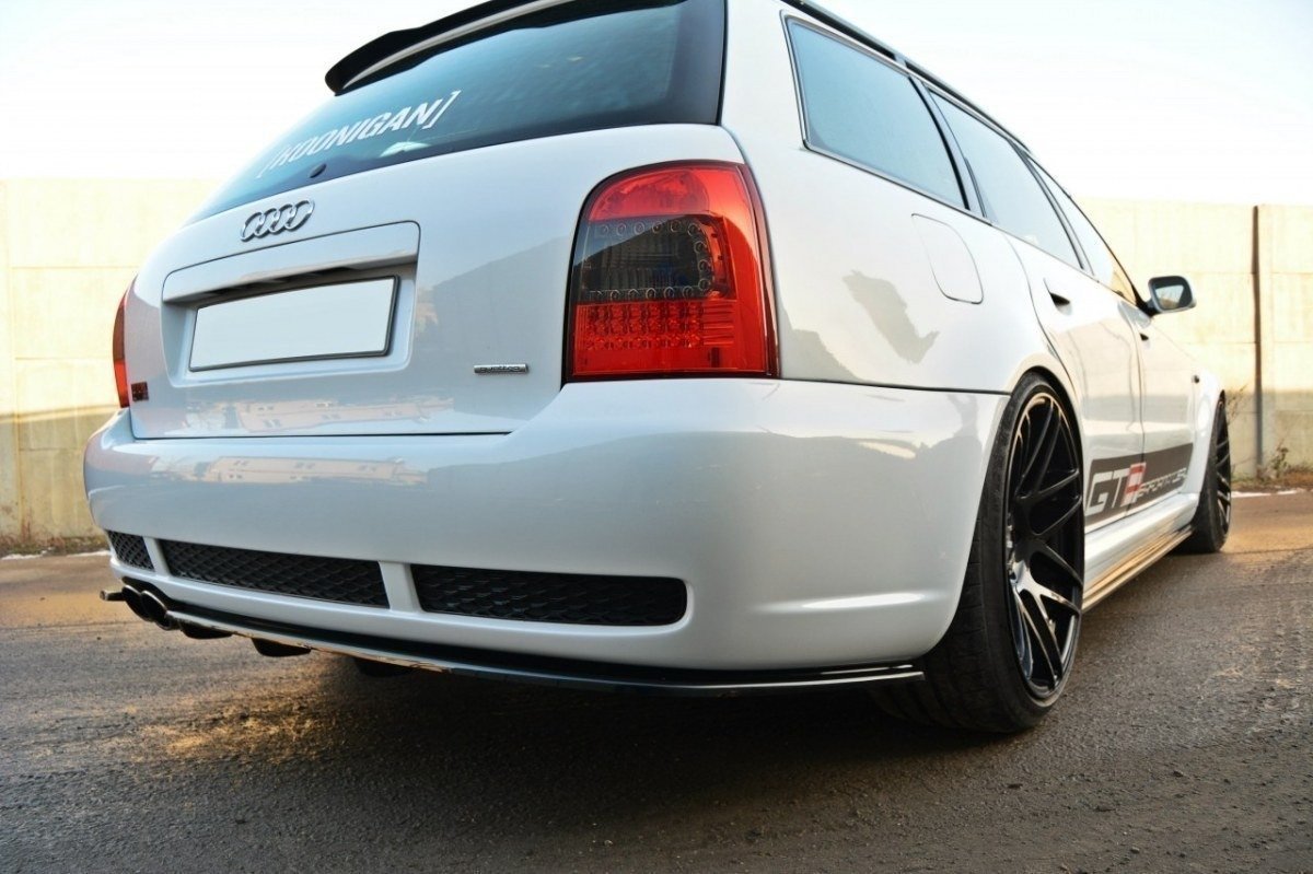 Splitter Trasero Audi RS4 B5 (with a vertical bar) - Imagen 3