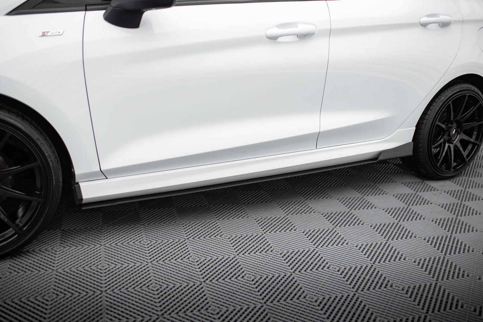 Racing Faldones Laterales con Difusor Ford Fiesta Mk8 ST / ST-Line - Imagen 2