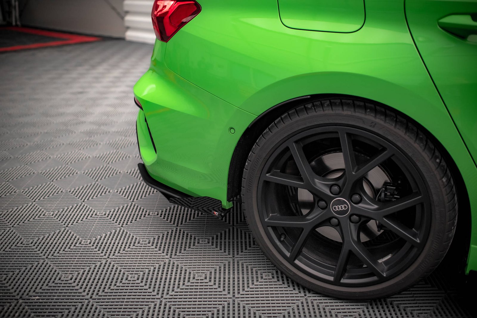 Rear Side Flaps Aerodinámicos Audi RS3 Sedan 8Y - Imagen 2