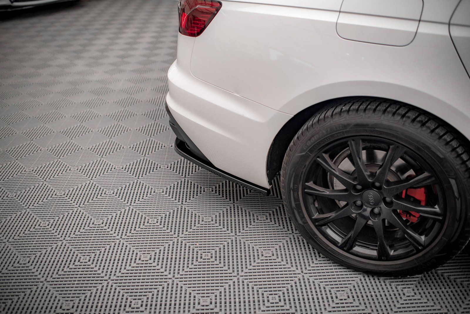 Splitters Laterales Traseros Audi A4 B9 Facelift - Imagen 2