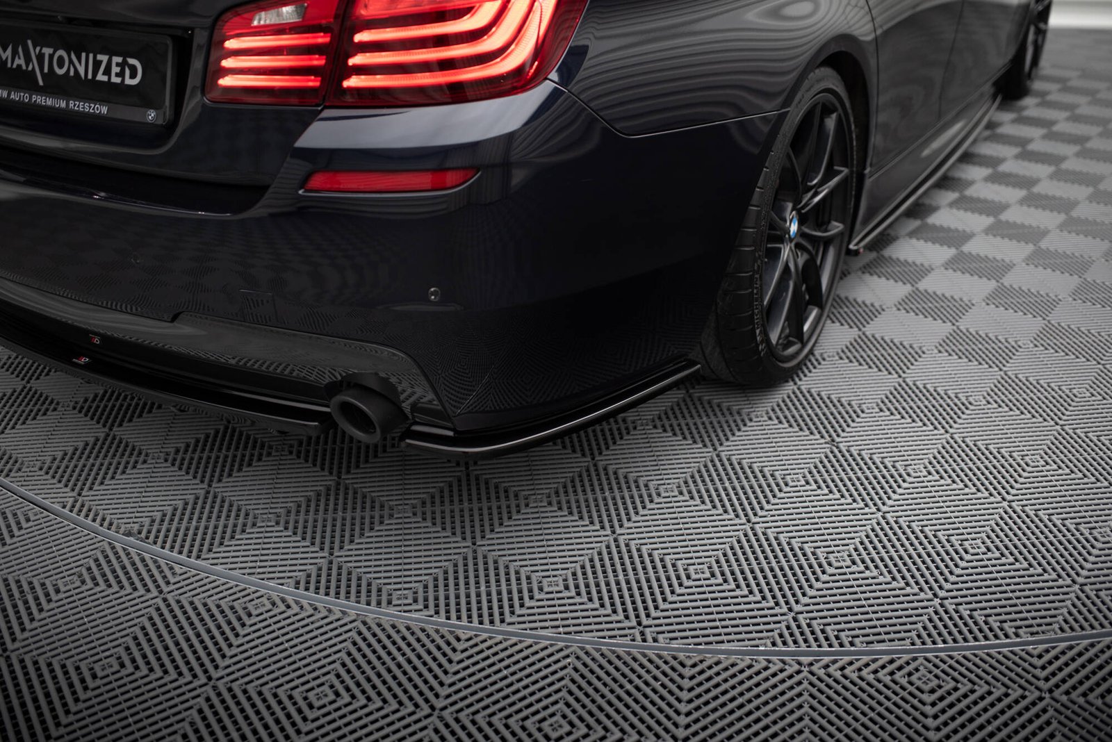 Splitters Laterales Traseros BMW 5 M-Pack Sedan /Touring F10/F11 (fits two single exhaust ends)