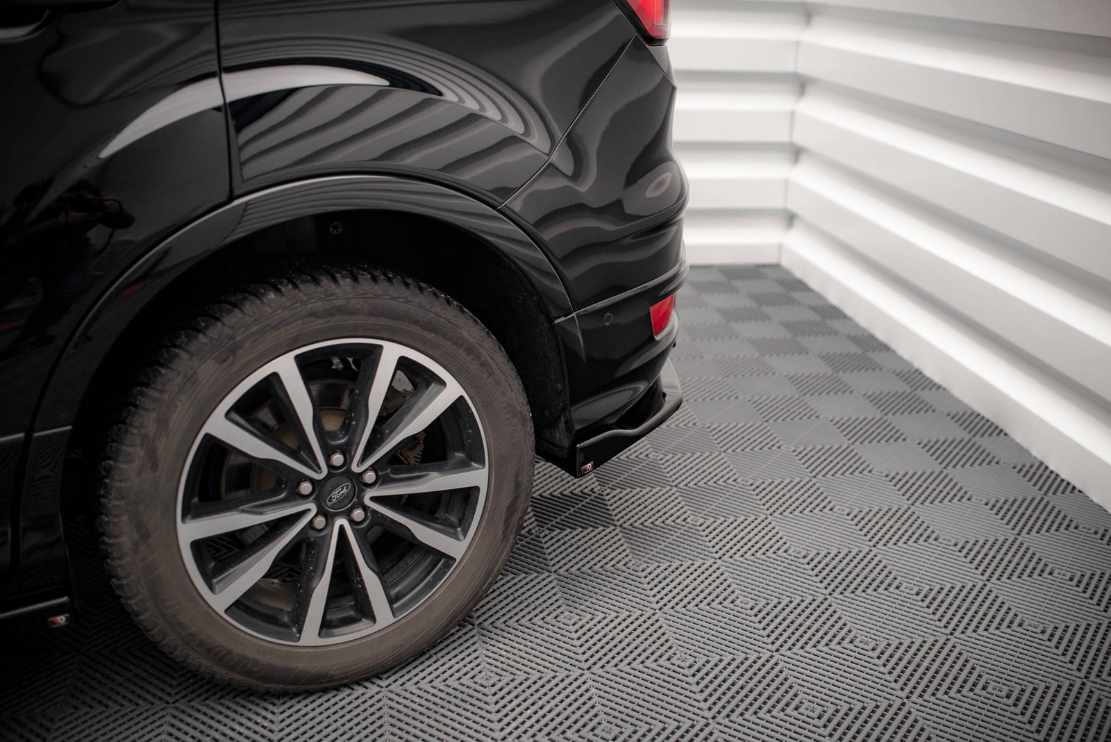 Splitters Laterales Traseros Ford Escape ST-Line Mk3 - Imagen 3