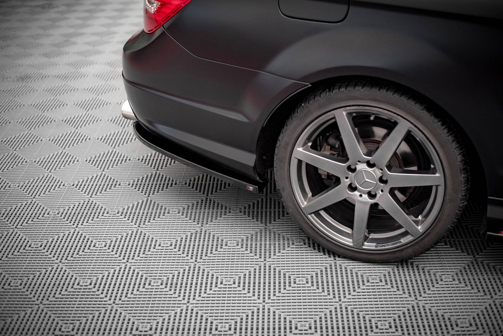 Splitters Laterales Traseros Mercedes-Benz C Coupe / Sedan / Estate AMG-Line C204 / W204 Facelift / S204 Facelift - Imagen 3