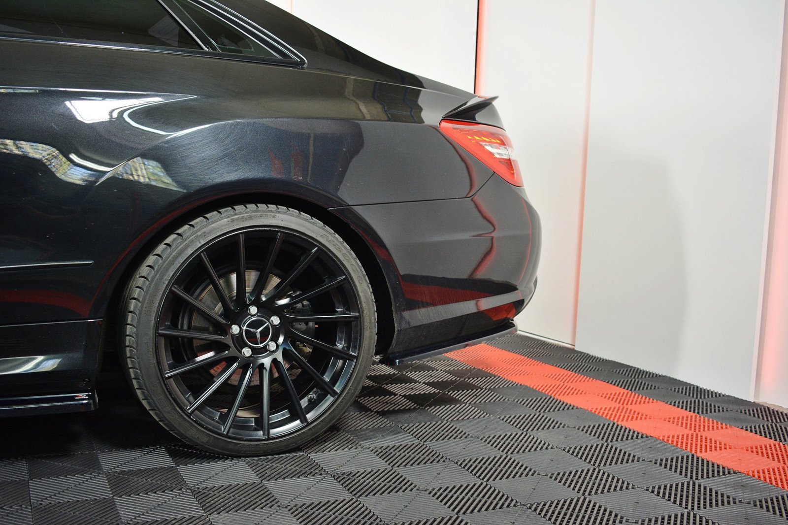 Splitters Laterales Traseros Mercedes-Benz E-Class W207 Coupe AMG-Line - Imagen 2