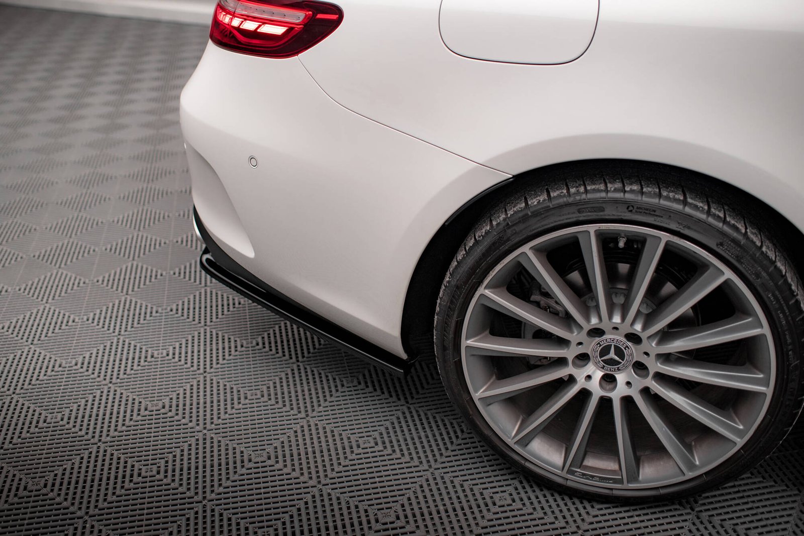 Splitters Laterales Traseros Mercedes-Benz E-Class W213 Coupe(C238) / Cabriolet (A238) AMG-Line - Imagen 3