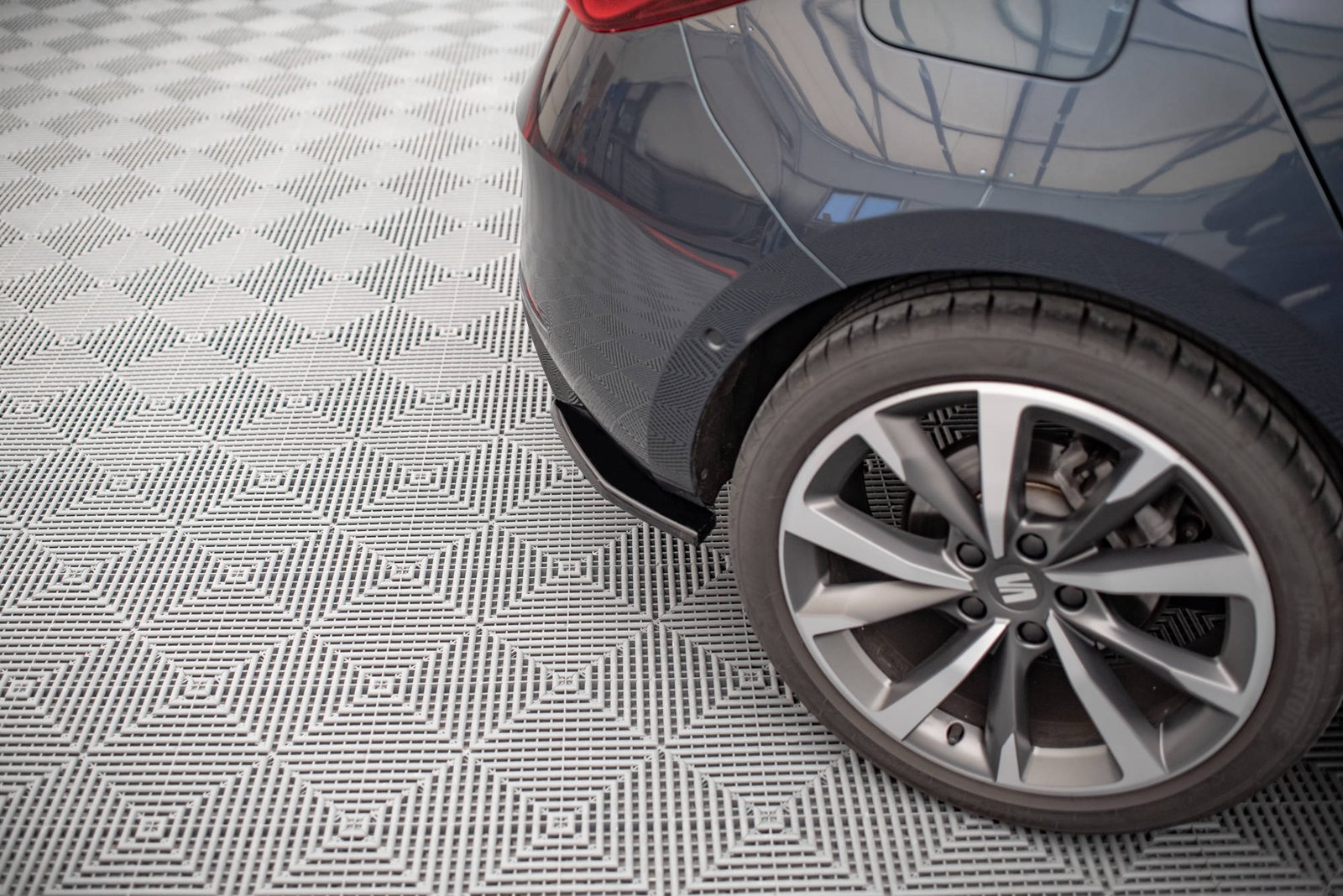 Splitters Laterales Traseros Seat Leon FR Hatchback Mk4 - Imagen 4