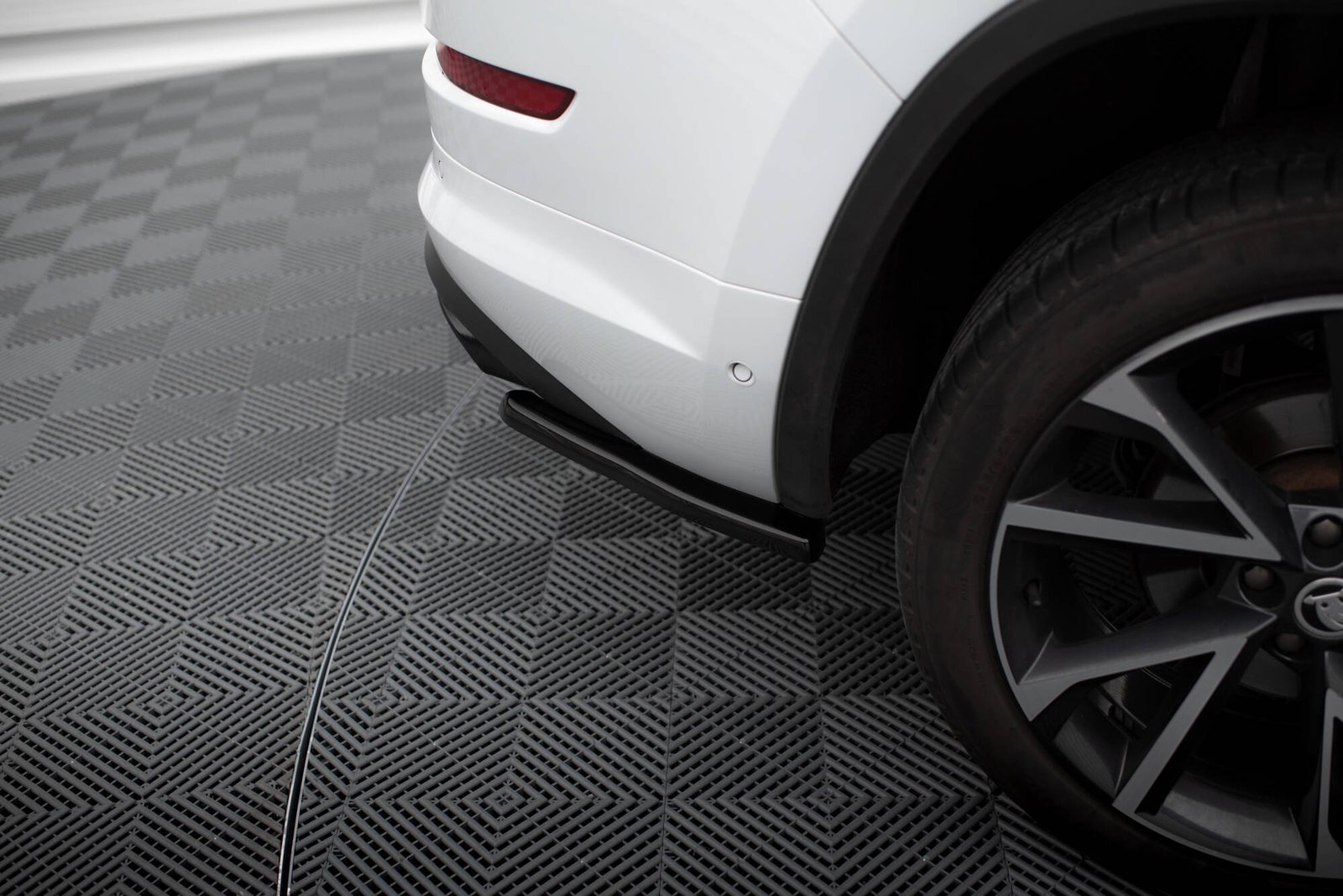 Splitters Laterales Traseros Skoda Kodiaq RS Mk1 / Mk1 Facelift - Imagen 3