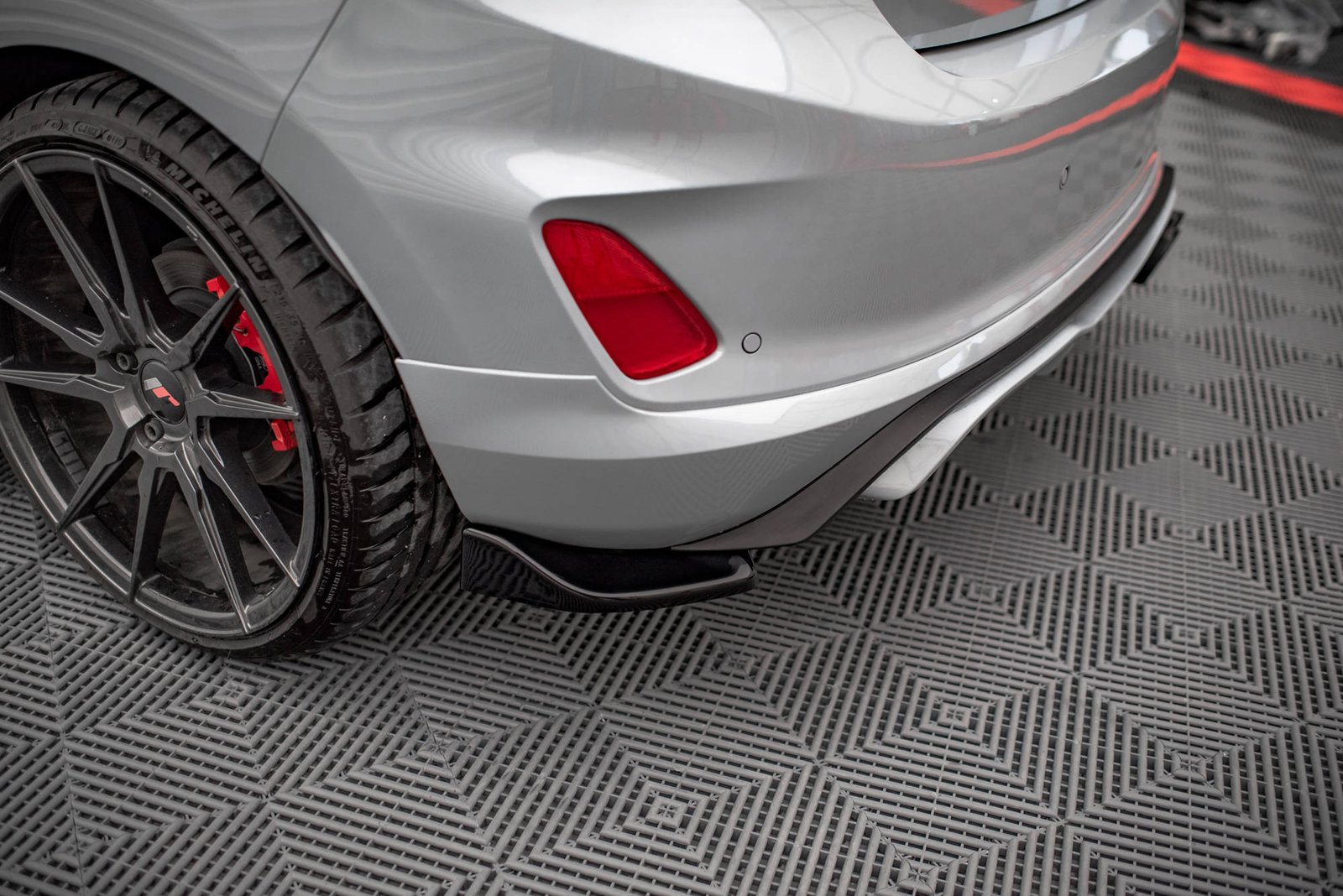 Splitters Laterales Traseros Ford Fiesta ST Mk8 - Imagen 3