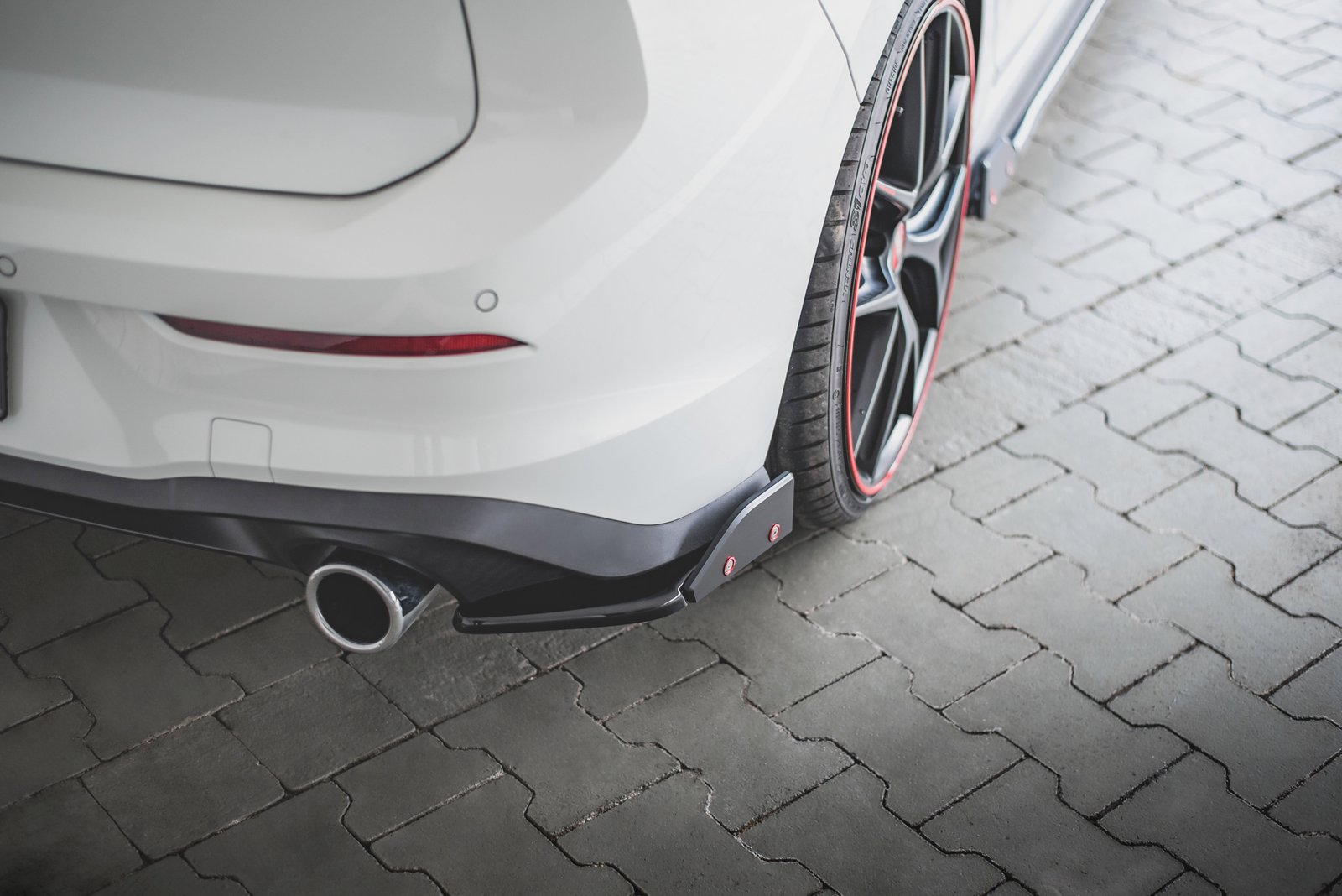 Splitters Laterales Traseros + Flaps Aerodinámicos Volkswagen Golf GTI / GTE Mk8 - Imagen 2