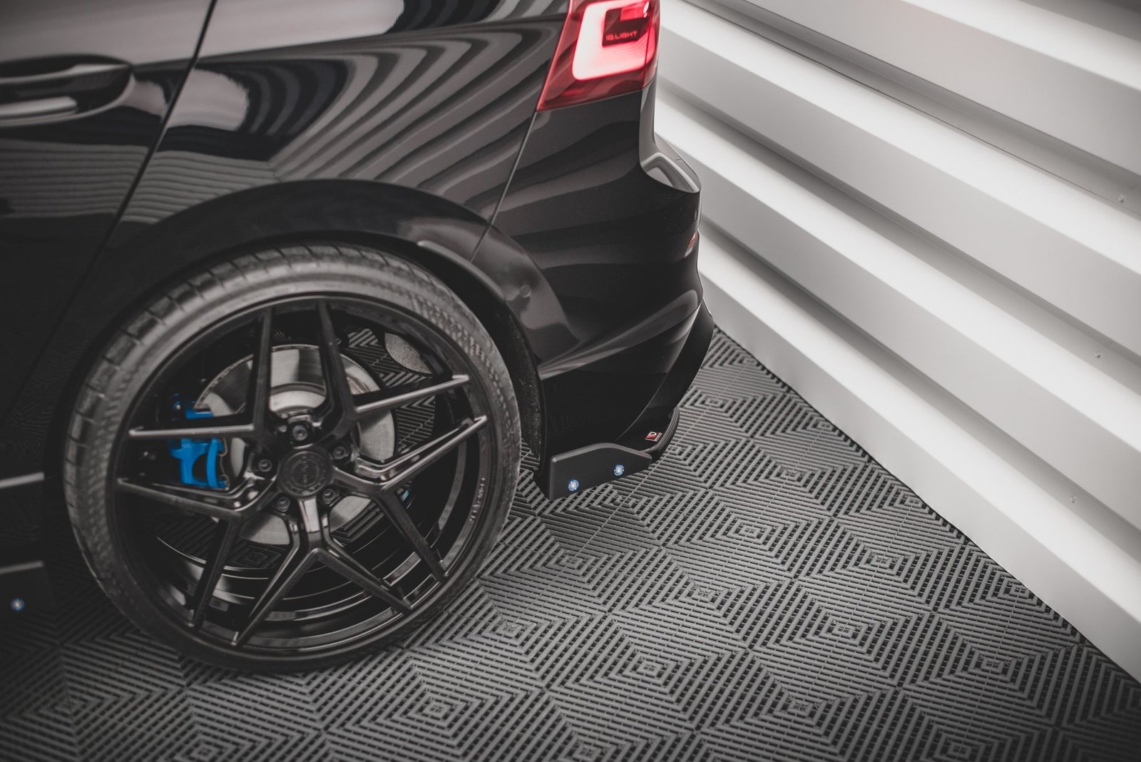 Splitters Laterales Traseros + Flaps Aerodinámicos Volkswagen Golf R Hatchback Mk8
