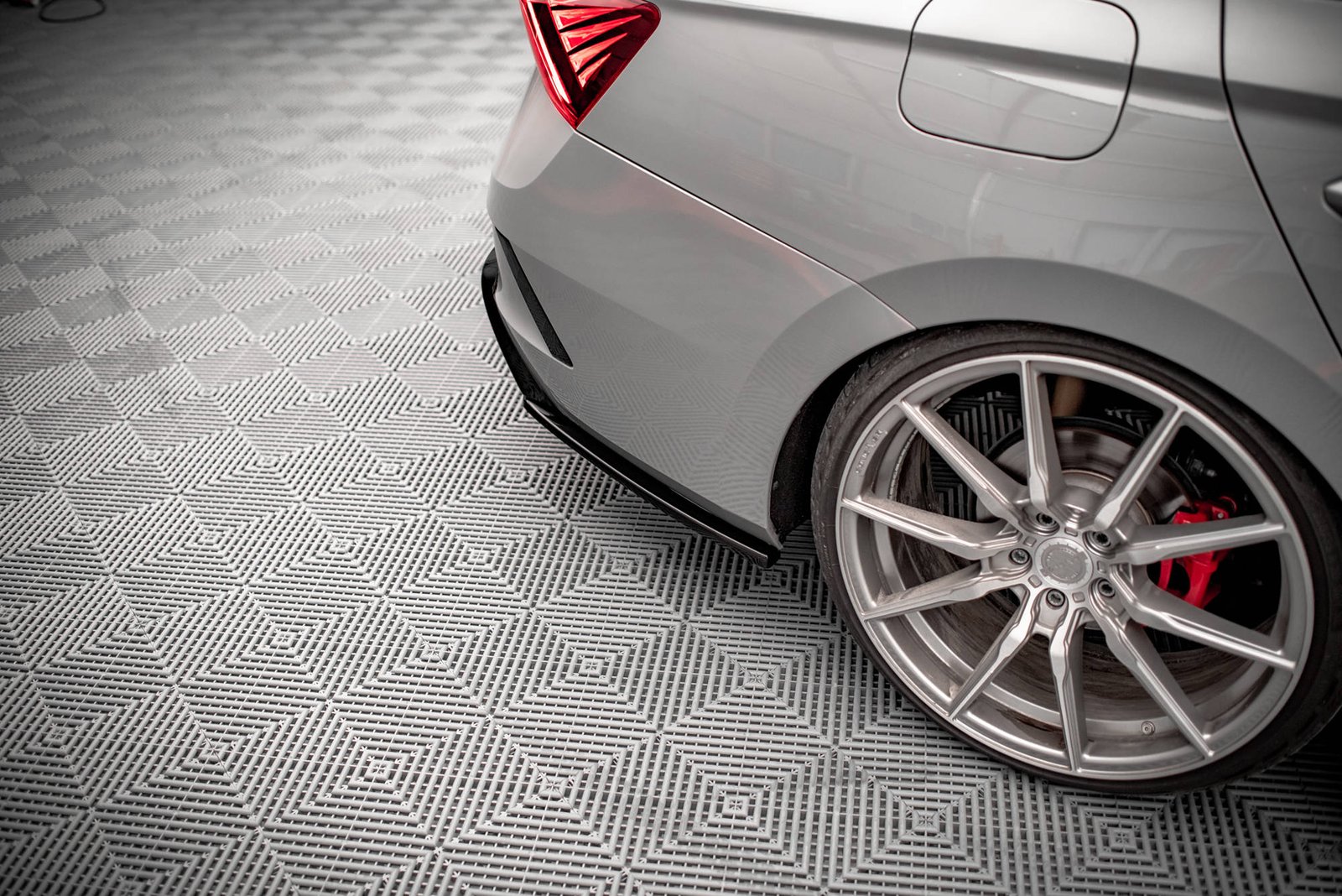 Splitters Laterales Traseros Skoda Octavia RS Mk4 - Imagen 3