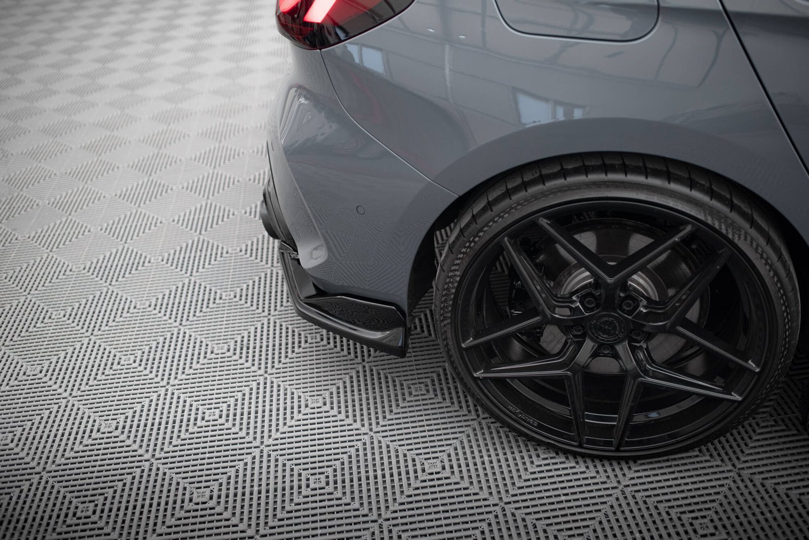 Splitters Laterales Traseros for BMW 1 M-Pack / M135i / 128ti F40 - Imagen 3