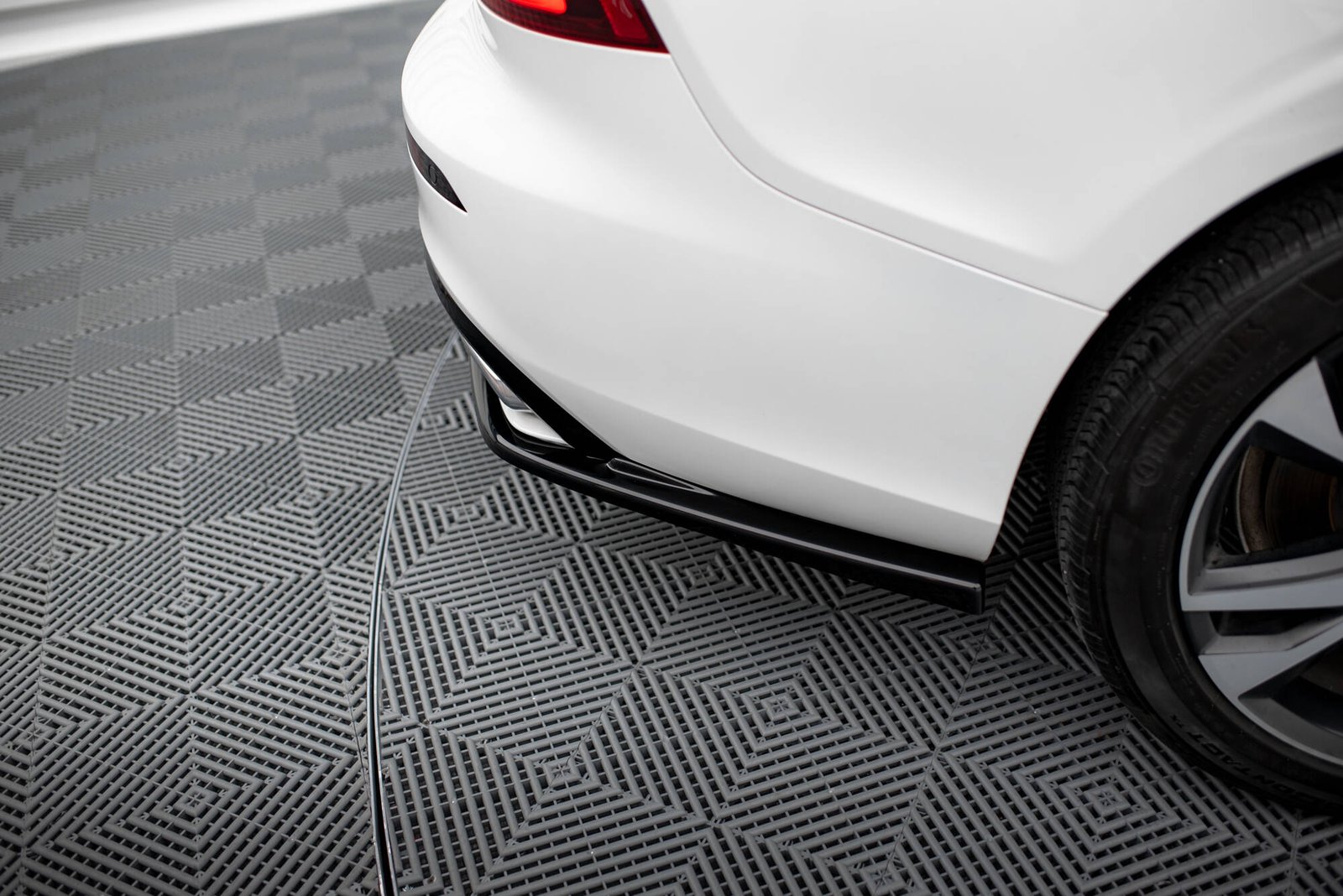 Splitters Laterales Traseros Volvo S60/V60 R-Design Mk3 - Imagen 2