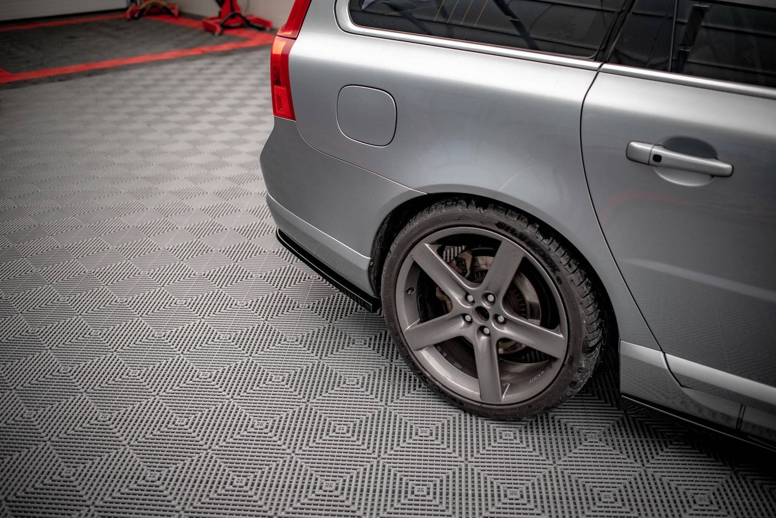 Splitters Laterales Traseros Volvo V70 Mk3 - Imagen 3