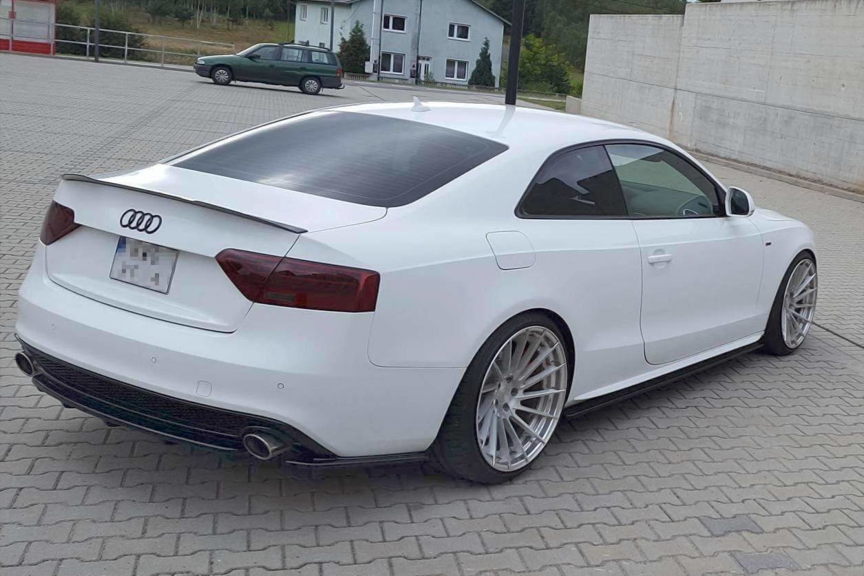 Splitter Trasero Audi A5 S-Line 8T Facelift (with a vertical bar) - Imagen 3