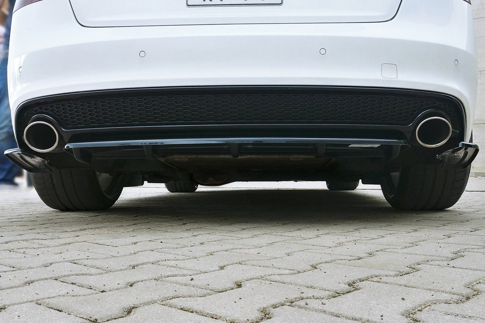Splitter Trasero Audi A5 S-Line 8T Facelift (with a vertical bar)