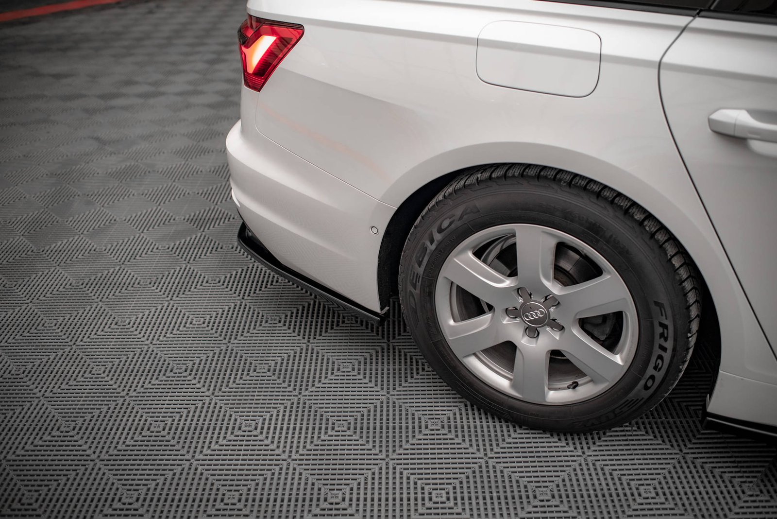 Splitter Trasero Audi A6 C8 - Imagen 2
