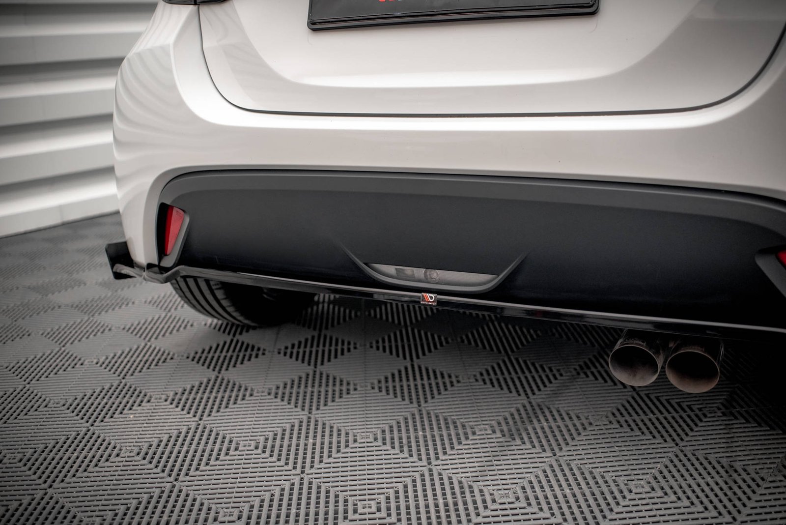 Splitter Trasero + Flaps Aerodinámicos Toyota Yaris Mk4 - Imagen 3