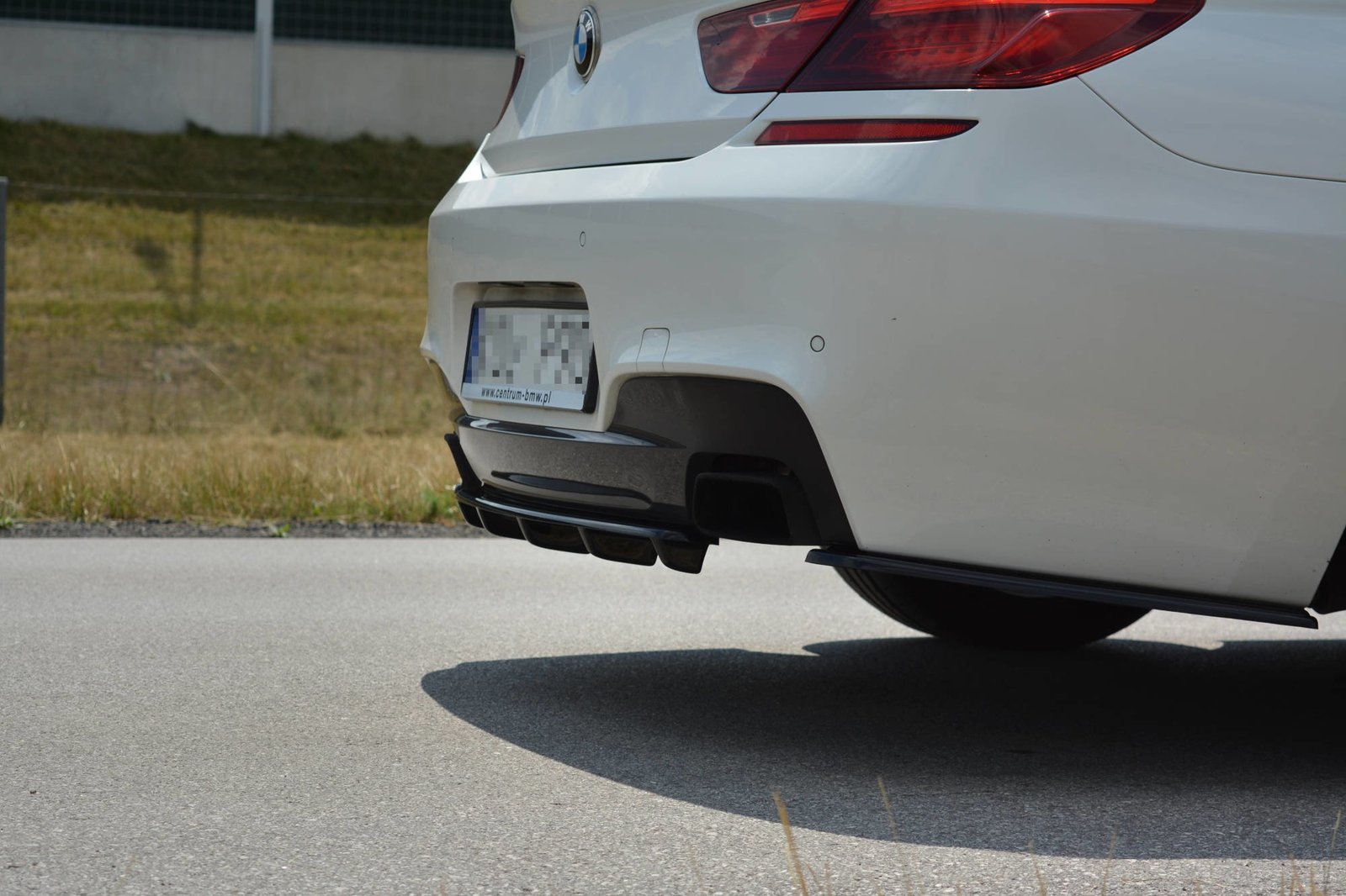 Splitter Trasero for BMW 6 Gran Coupé Mpack (with a vertical bar) - Imagen 4