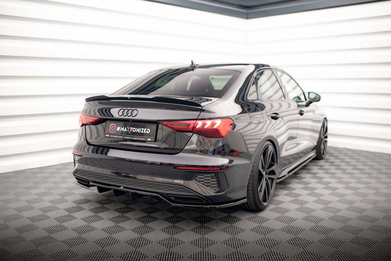 Splitter Trasero (with vertical bars) Audi A3 S-Line Sedan 8Y - Imagen 2