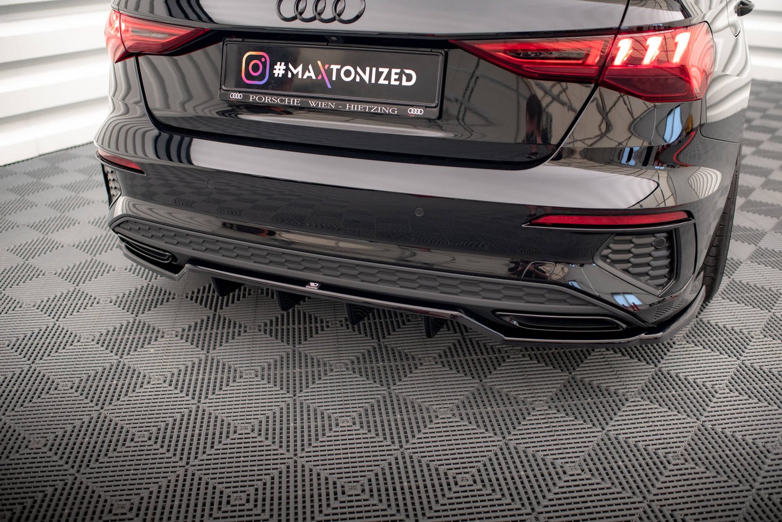 Splitter Trasero (with vertical bars) Audi A3 S-Line Sedan 8Y