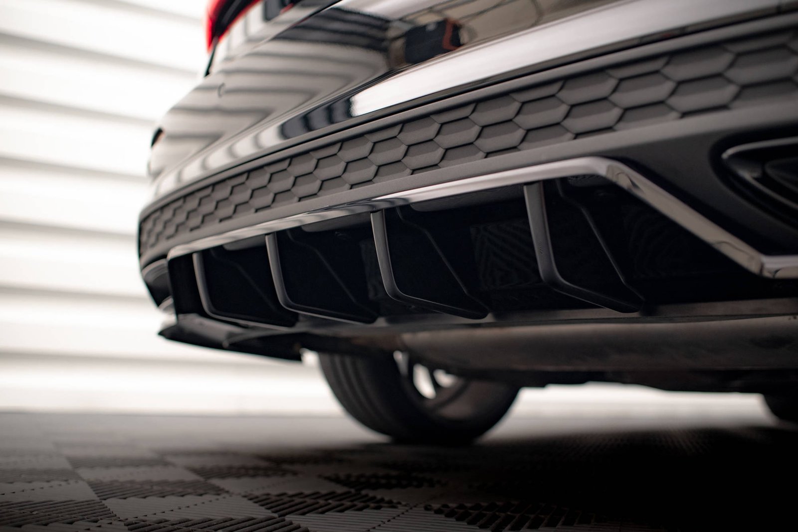 Splitter Trasero (with vertical bars) Audi A3 S-Line Sedan 8Y - Imagen 4