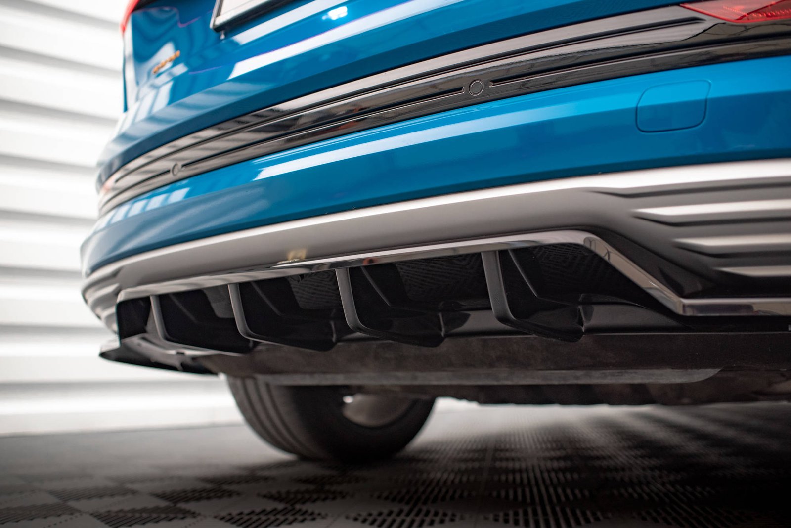 Splitter Trasero (with vertical bars) Audi e-tron - Imagen 6