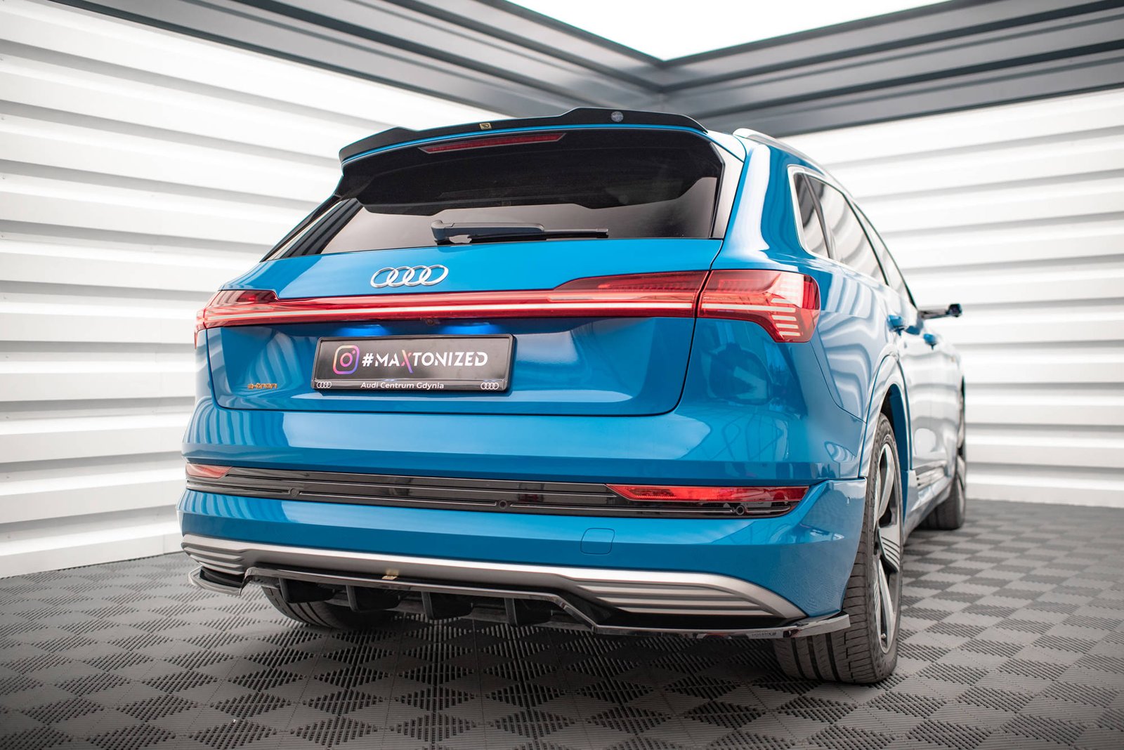 Splitter Trasero (with vertical bars) Audi e-tron
