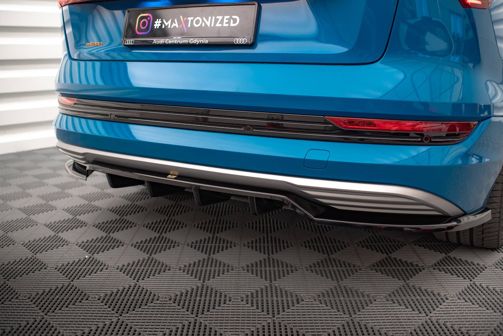 Splitter Trasero (with vertical bars) Audi e-tron - Imagen 2