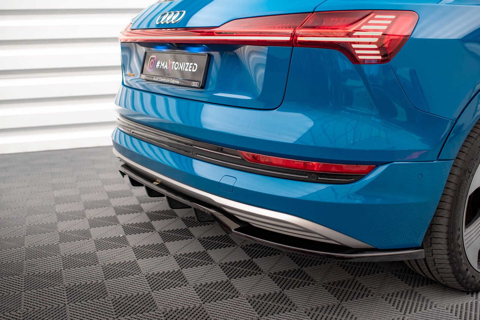 Splitter Trasero (with vertical bars) Audi e-tron - Imagen 5