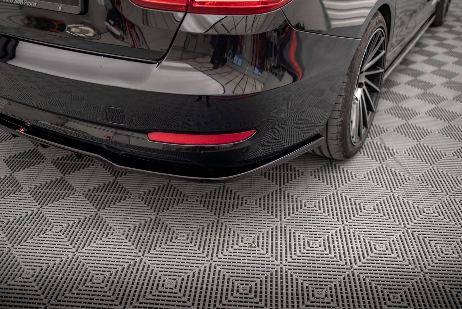 Splitter Trasero (with vertical bars) BMW 3 GT F34 - Imagen 2