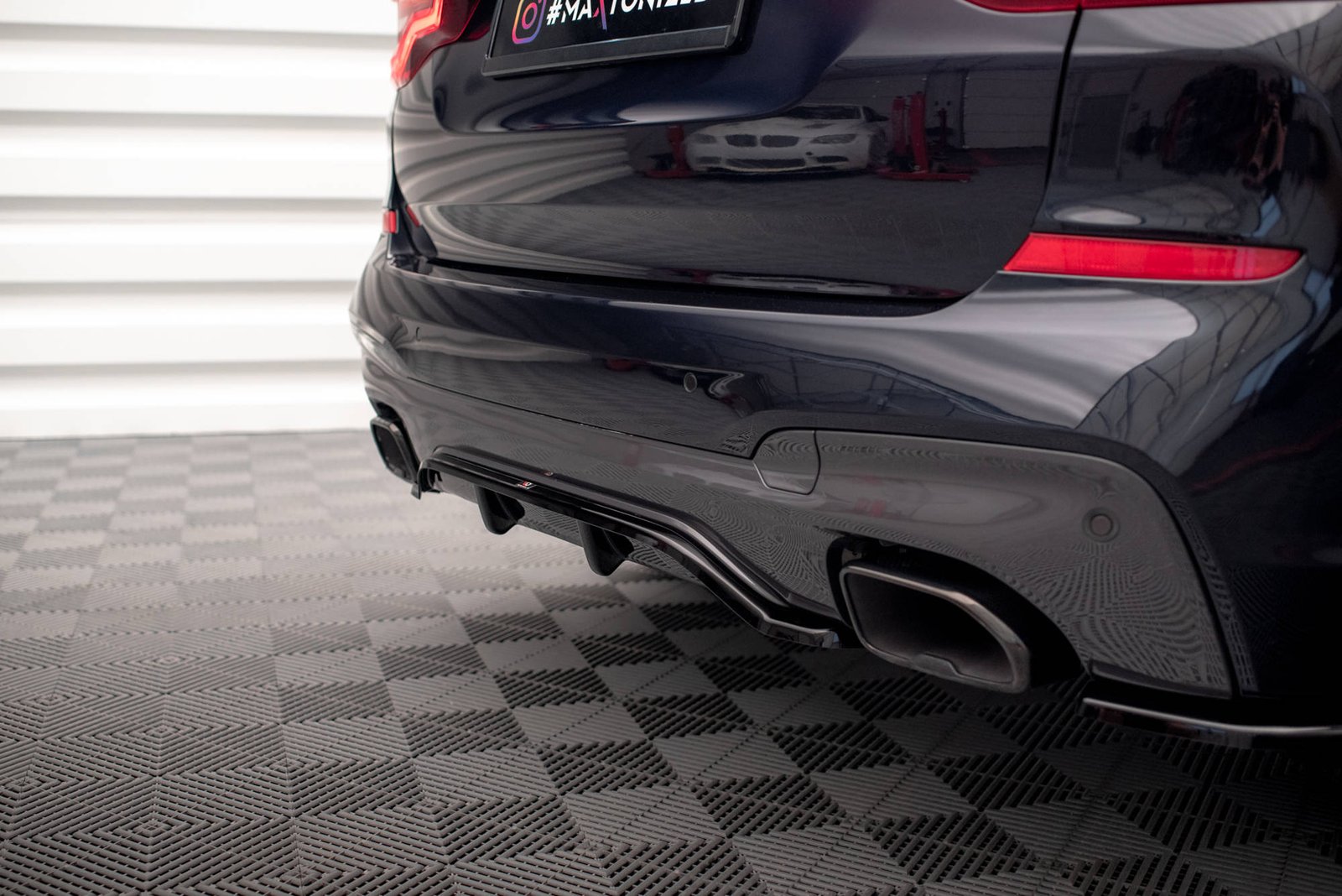 Splitter Trasero (with vertical bars) BMW X3 M40i / M40d G01 - Imagen 2