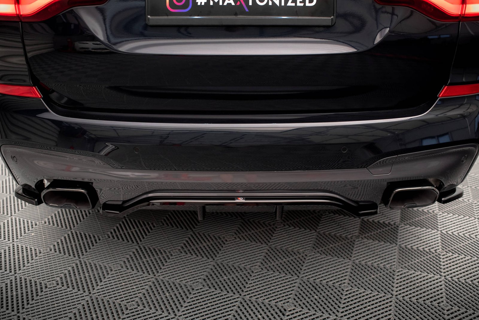 Splitter Trasero (with vertical bars) BMW X3 M40i / M40d G01 - Imagen 3