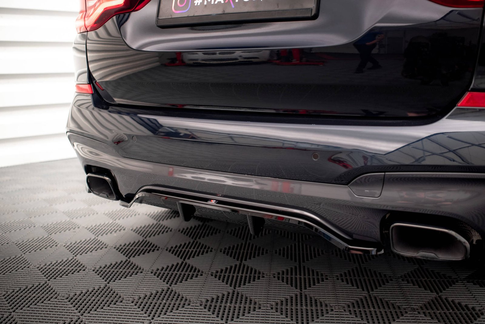 Splitter Trasero (with vertical bars) BMW X3 M40i / M40d G01 - Imagen 4