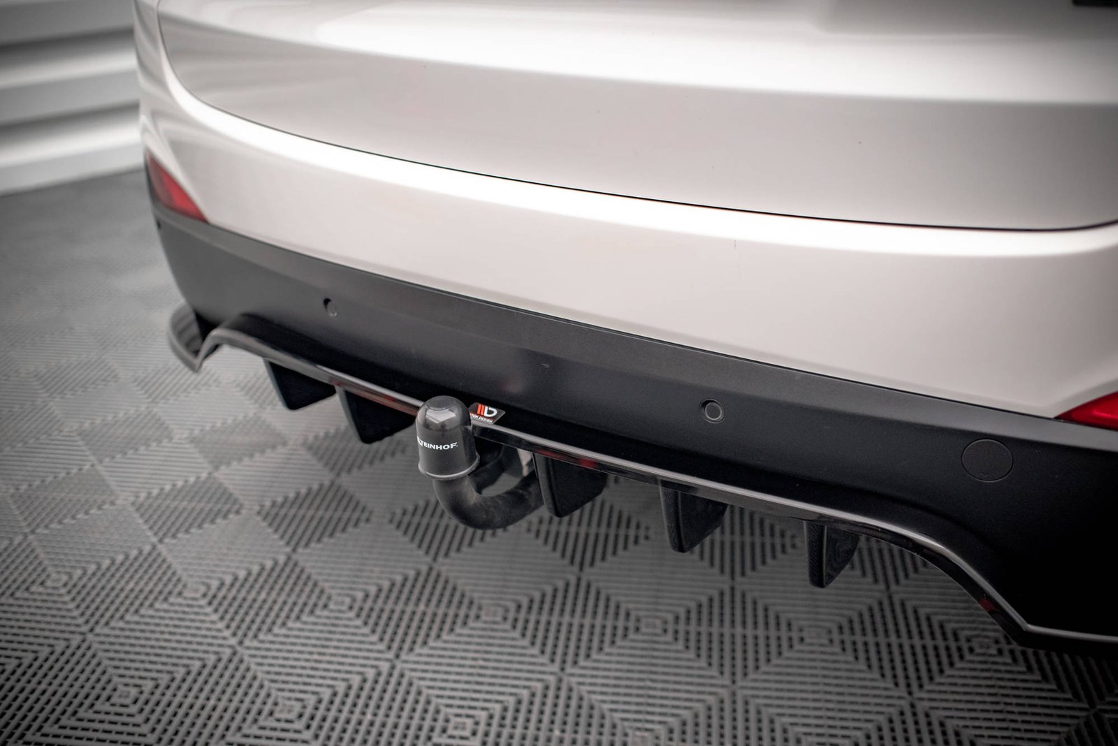 Splitter Trasero (with vertical bars) Hyundai ix35 Mk1 - Imagen 4