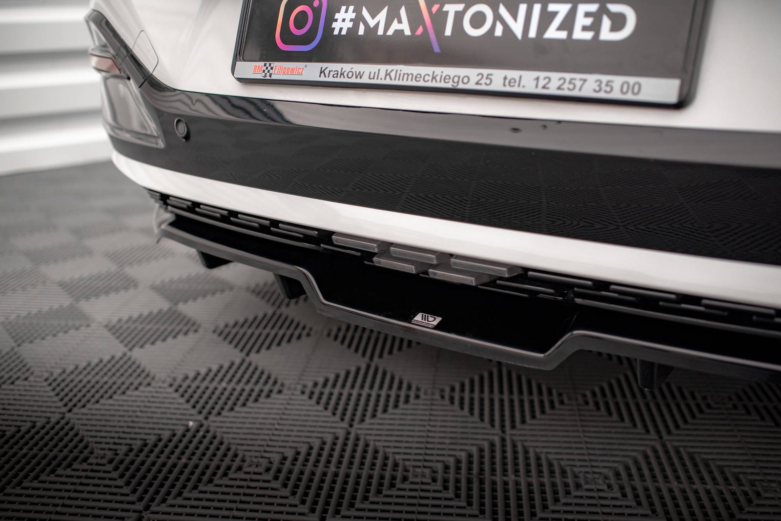 Splitter Trasero (with vertical bars) Kia EV6 GT-Line Mk1 - Imagen 3