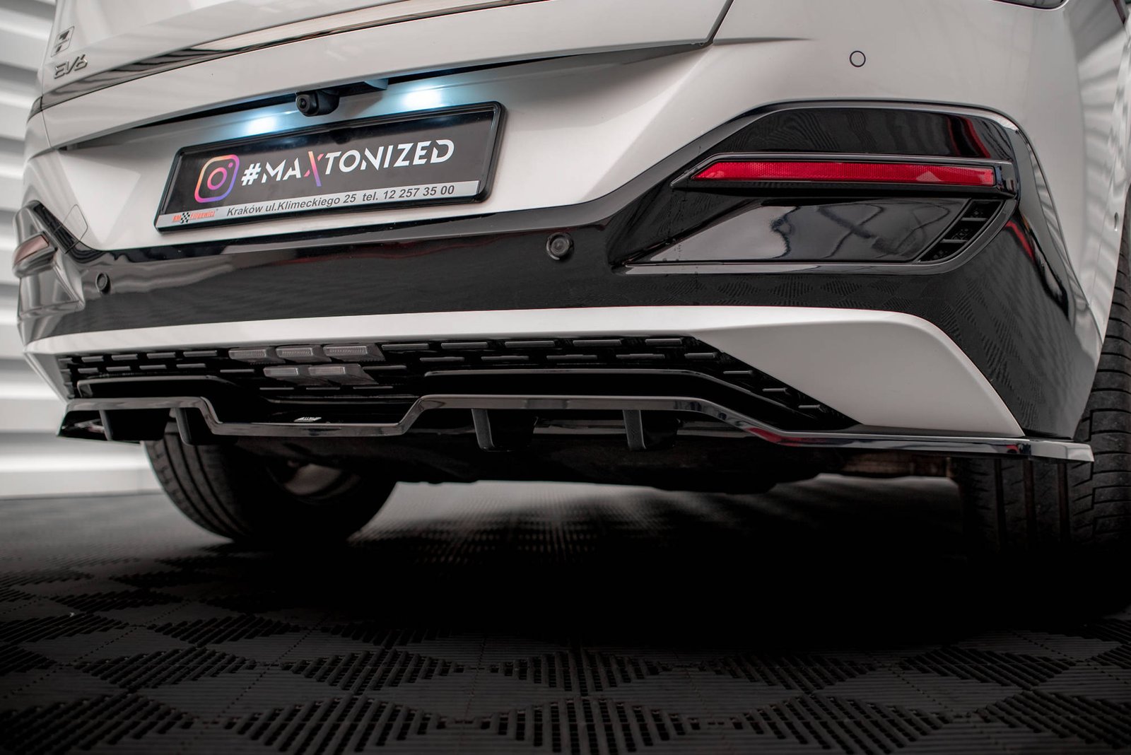 Splitter Trasero (with vertical bars) Kia EV6 GT-Line Mk1 - Imagen 4