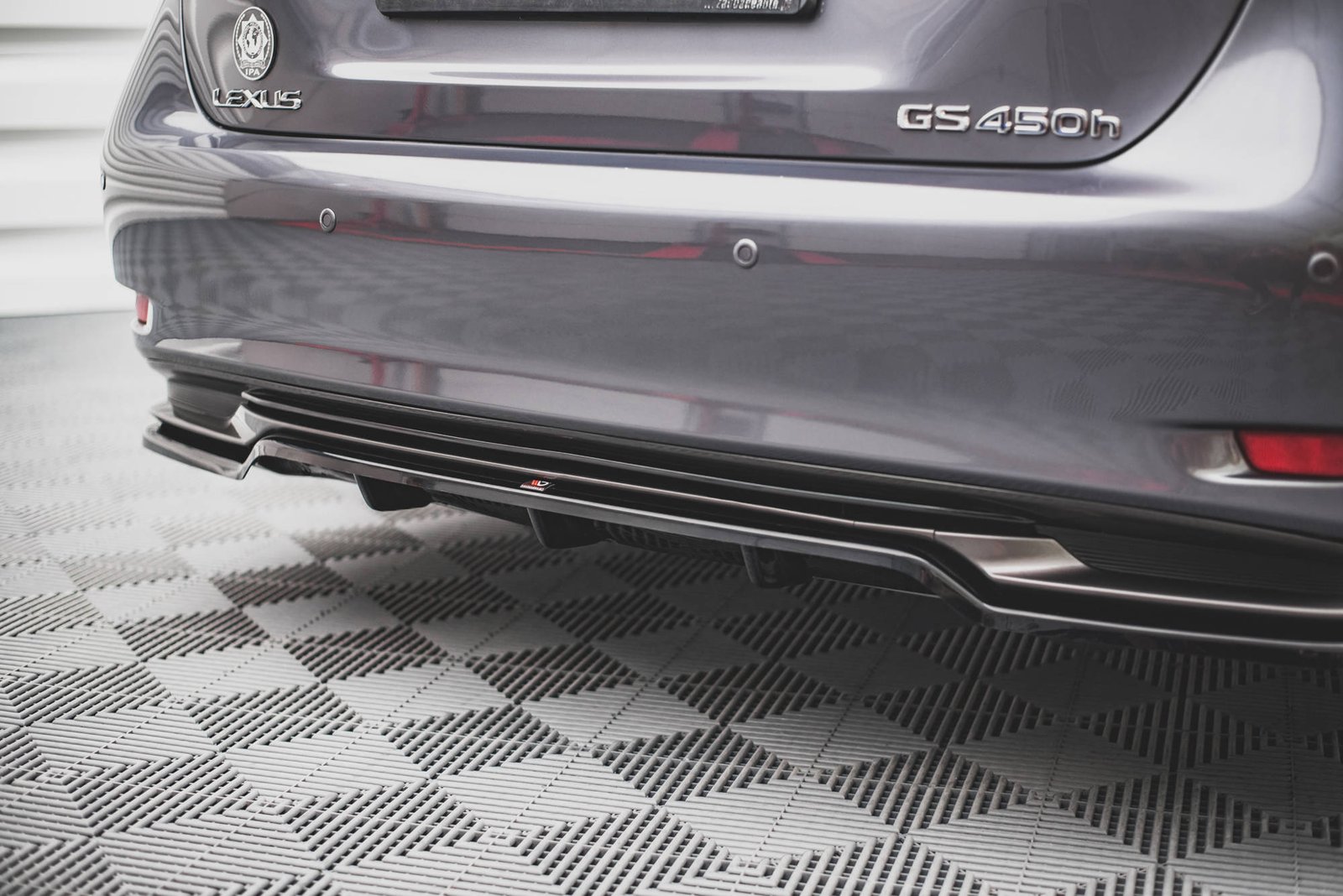 Splitter Trasero (with vertical bars) Lexus GS F Sport Hybrid Mk4 (L10) - Imagen 3