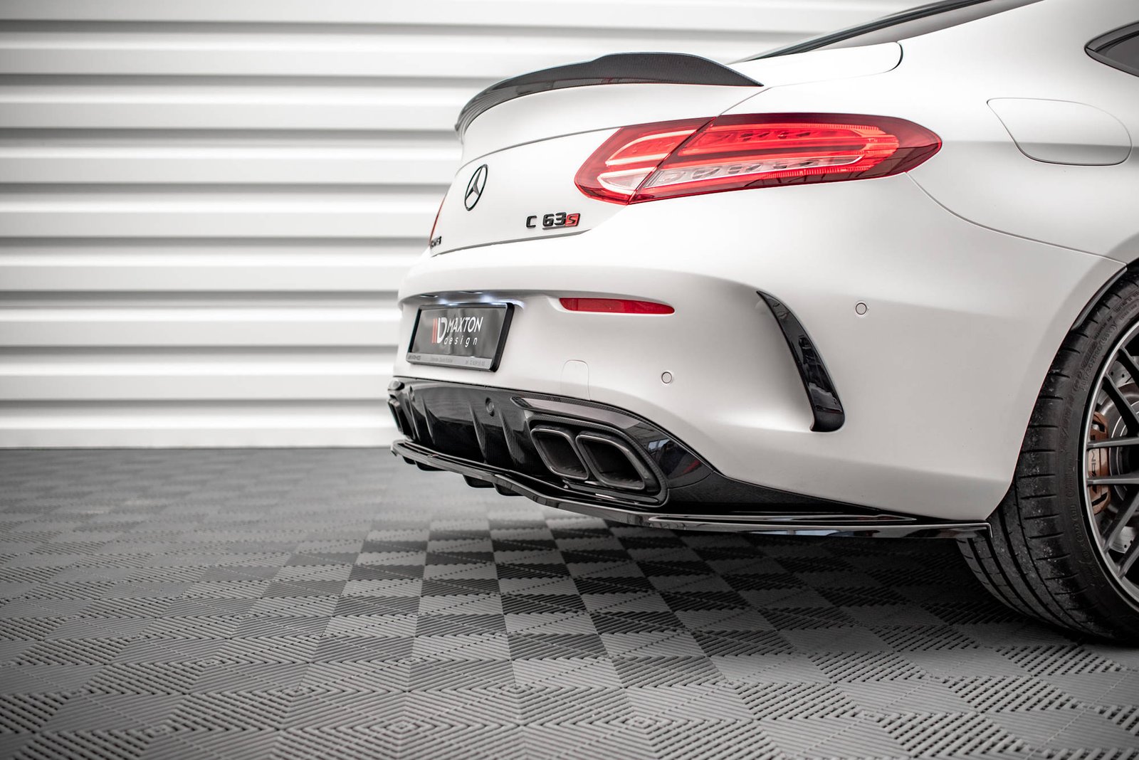 Splitter Trasero (with vertical bars) Mercedes-AMG C 63AMG Coupe AMG Aero Pack C205 Facelift - Imagen 2