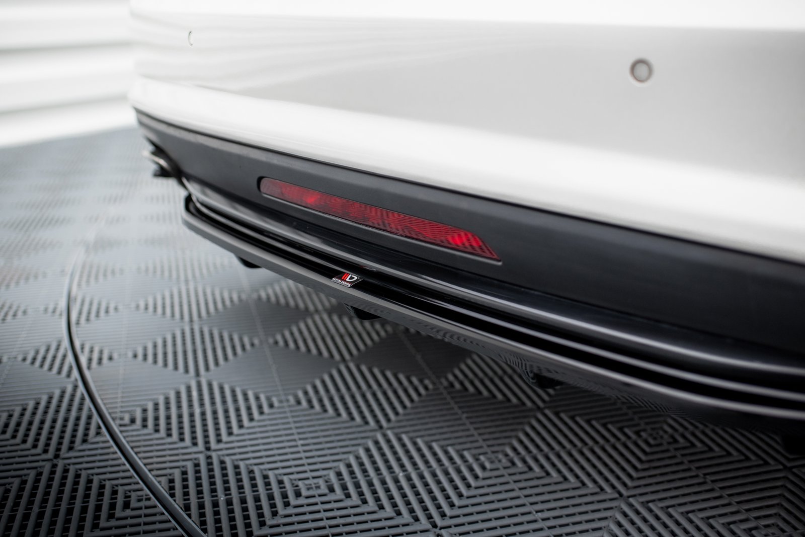 Splitter Trasero (with vertical bars) Mercedes-Benz CLS AMG-Line C218 - Imagen 3