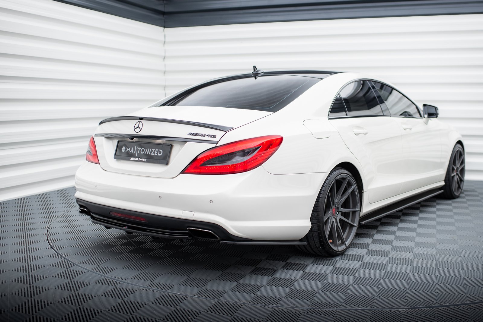 Splitter Trasero (with vertical bars) Mercedes-Benz CLS AMG-Line C218 - Imagen 2